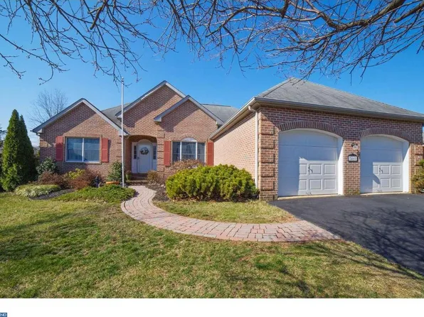 2465 Bannerstone Dr, Quakertown, PA 18951