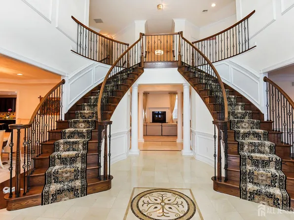 10 Raker Ct, Hillsborough, NJ 08844