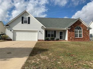 1944 Yellowbrick Rd, Fayetteville, NC 28314