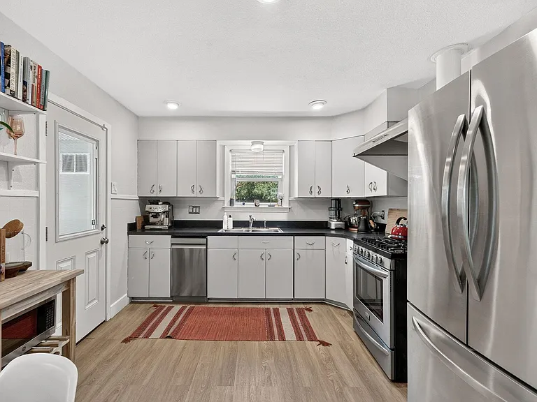 200 E Skyview Rd — Photo 15