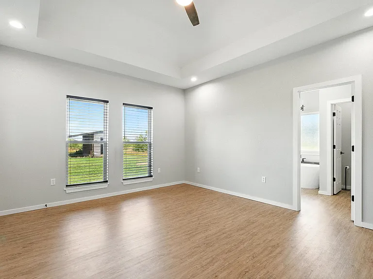 7433 FM 603 — Photo 16