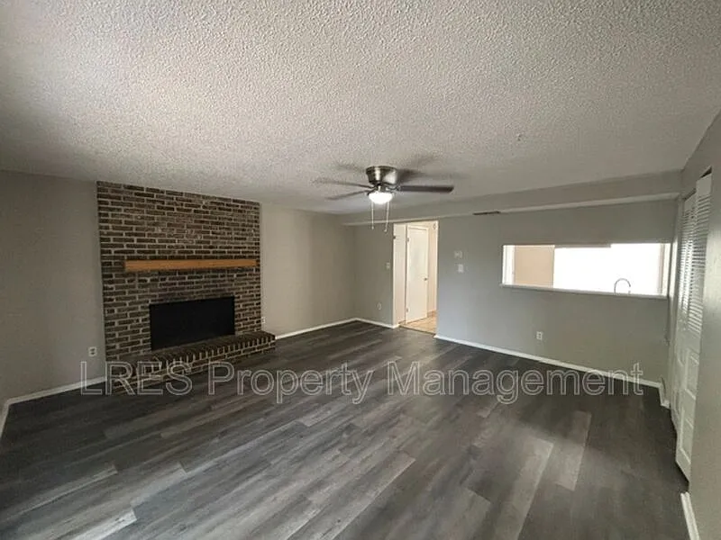 3 bed, 2.0 bath, 1182 sqft, $1,549 — Photo 4