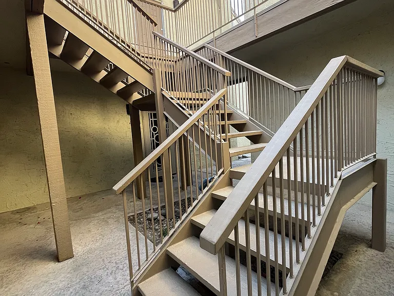 This is a 2nd floor condo.