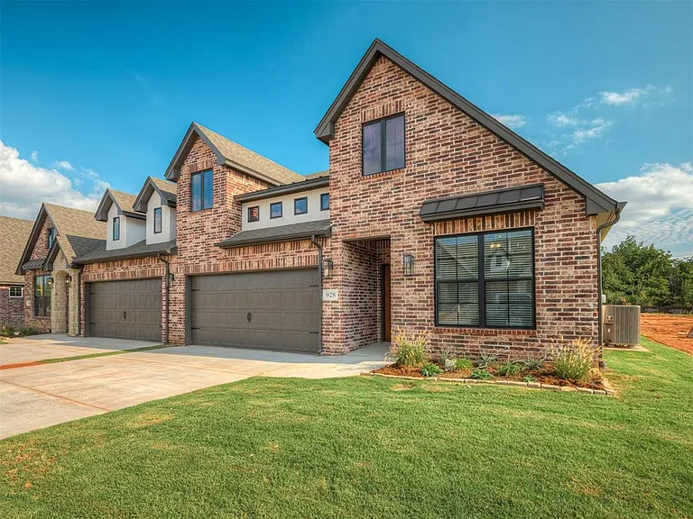 924 Kyle Dr — Photo 34