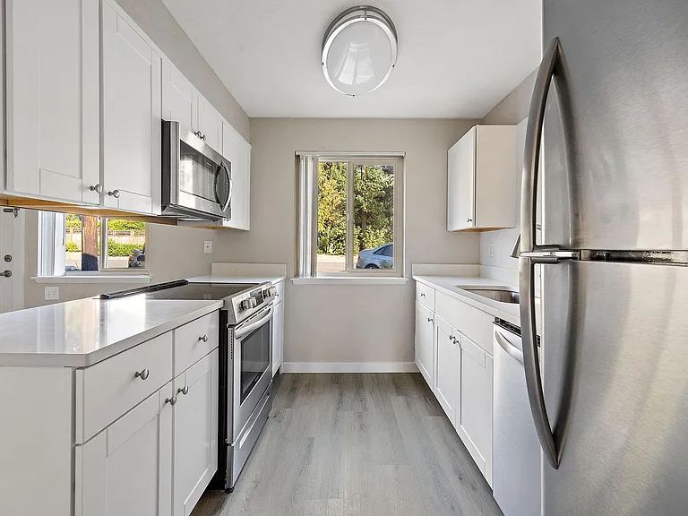 Brittany House Apartments — Photo 16