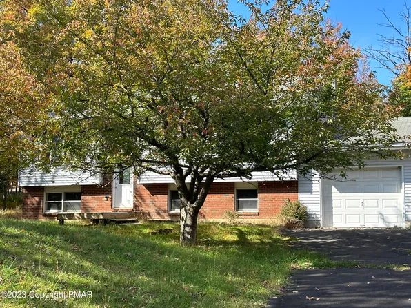 4215 Pine Ridge Dr, Bushkill, PA 18324