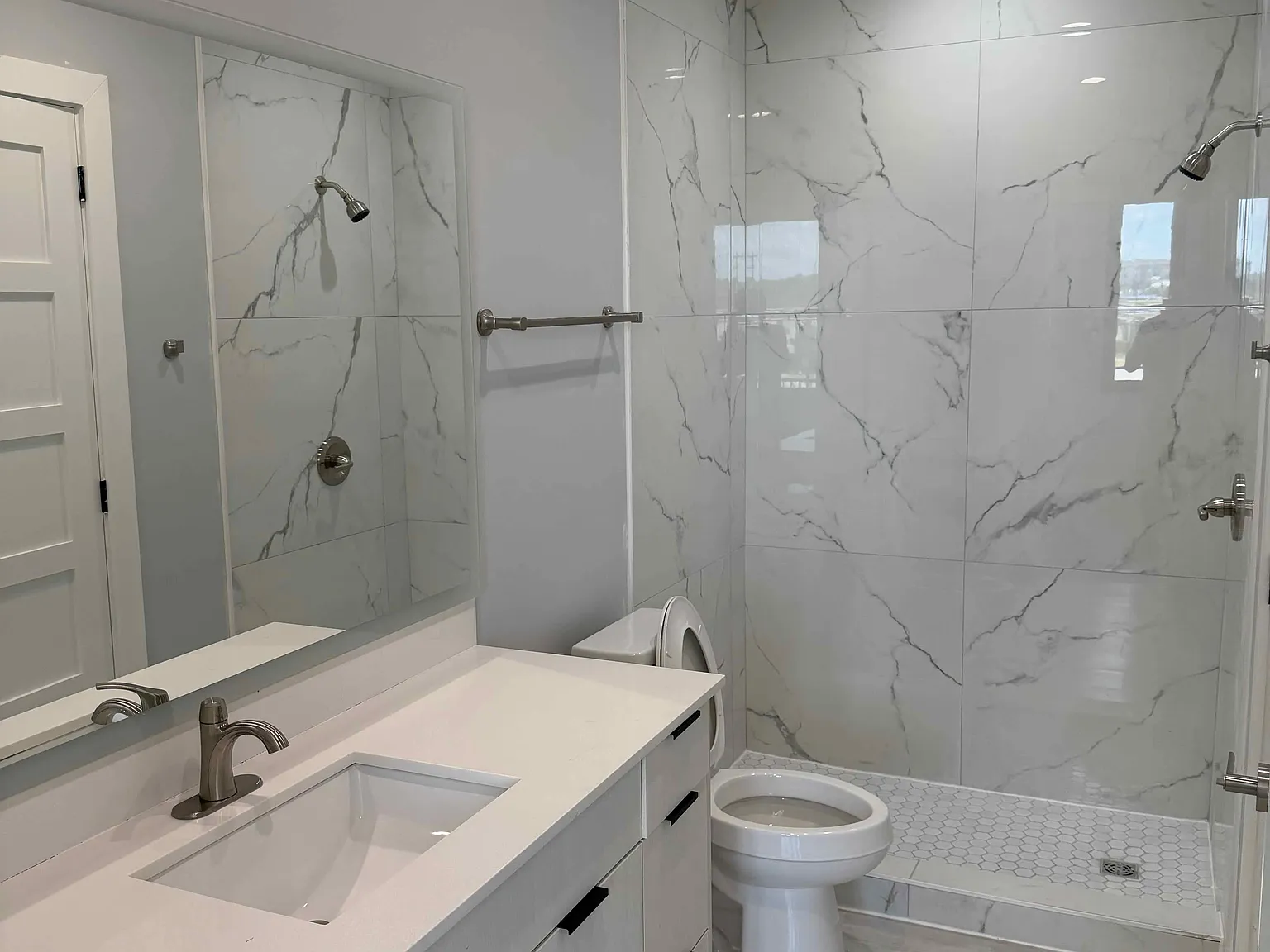 2 bed, 1200 sqft, $2,395 — Photo 3