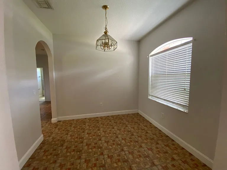 1004 Pine Tree Dr — Photo 5