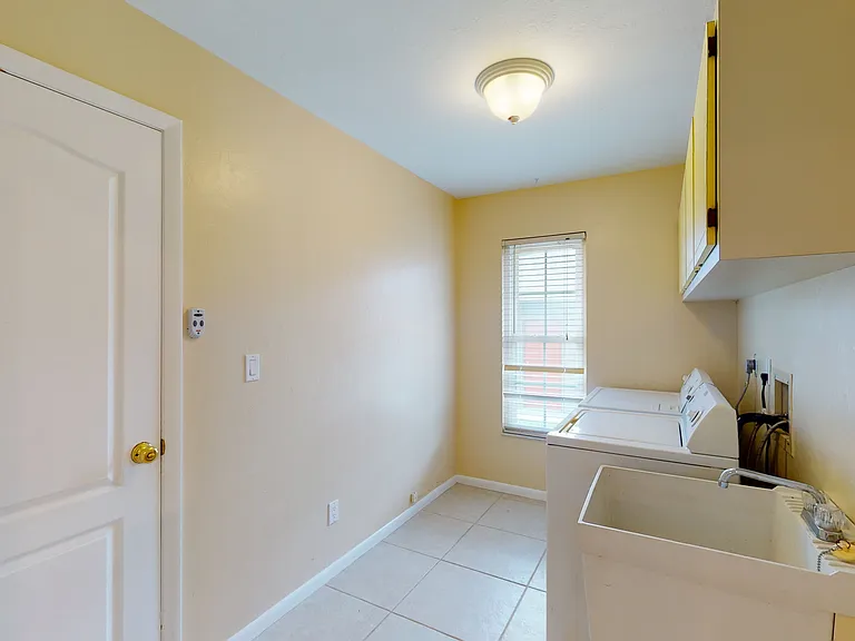 145 SW 54th St — Photo 50