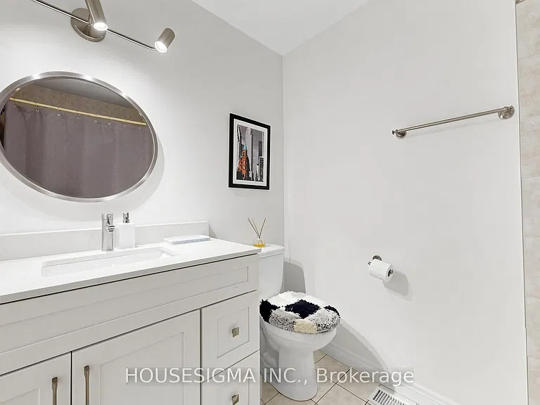 69 Holyrood Ave — Photo 32