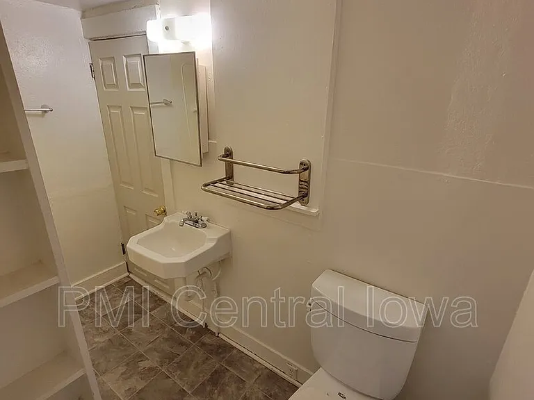 2220 E Walnut St #3 — Photo 14