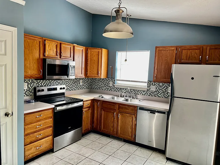 237 Cromwell Ct — Photo 23