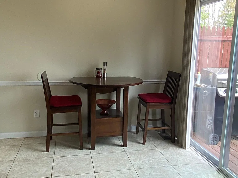 1009 Princeton Pl — Photo 18