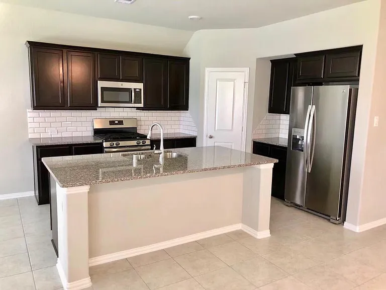 8411 Remington Bluff Ln — Photo 6