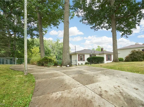 4577 Rex Lake Dr, Akron, OH 44319