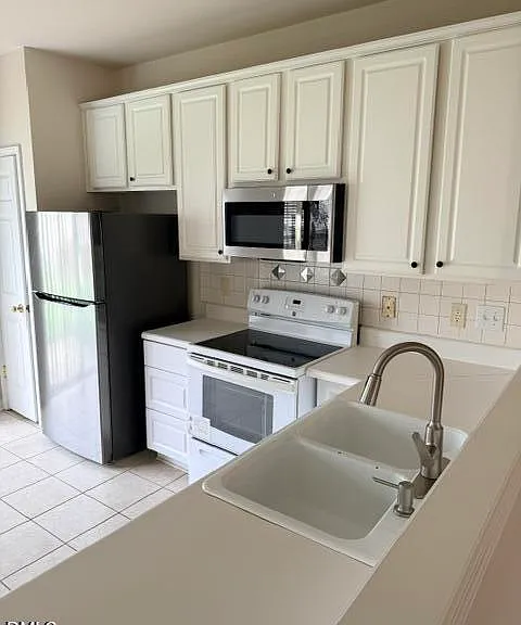 204 Caraleigh Ct — Photo 14