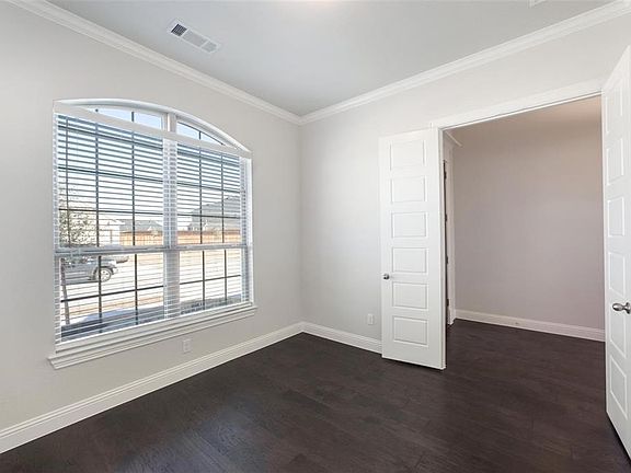 4th image of 102 Aster Ln