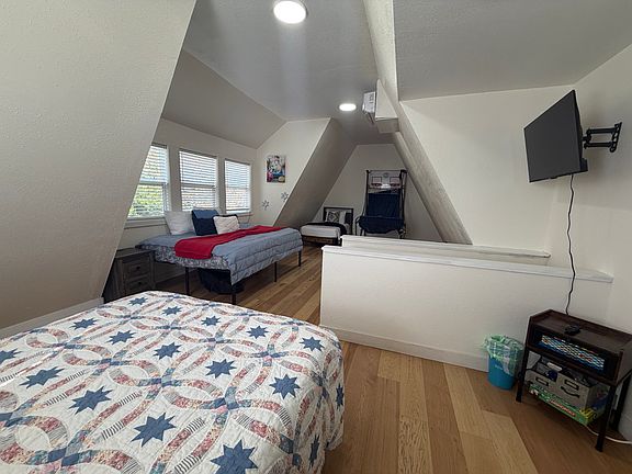 3rd image of 230 Circle Dr