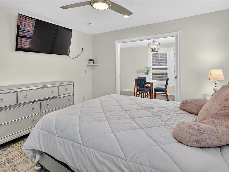 4315 Cabell Dr — Photo 22