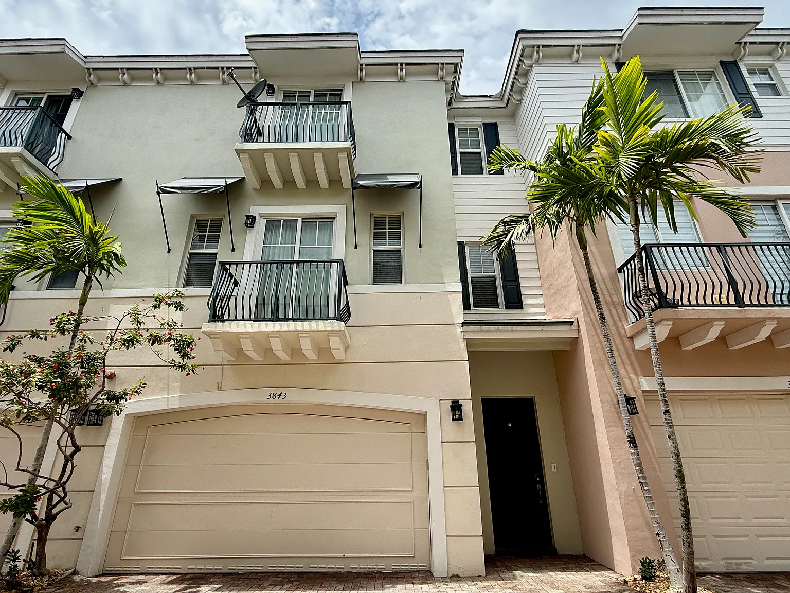 3 bed, 3.5 bath, 2782 sqft, $4,100 — Photo 1