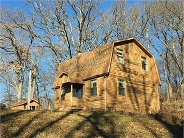 2017 Geneva Hills Rd, Muscatine, IA 52761