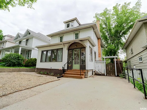 1041 2nd AVENUE NW, Moose Jaw, SK S6H 3R3