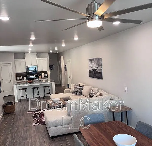 2819 Clifton Ter — Photo 3