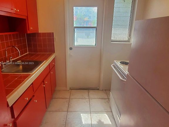 4th image of 626 Meridian Ave APT 4