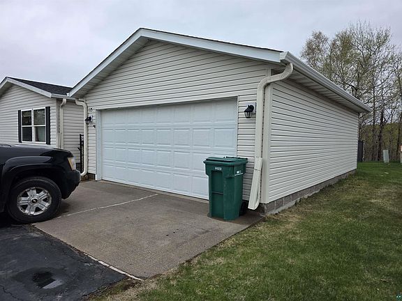 3rd image of 13 Spruce Dr