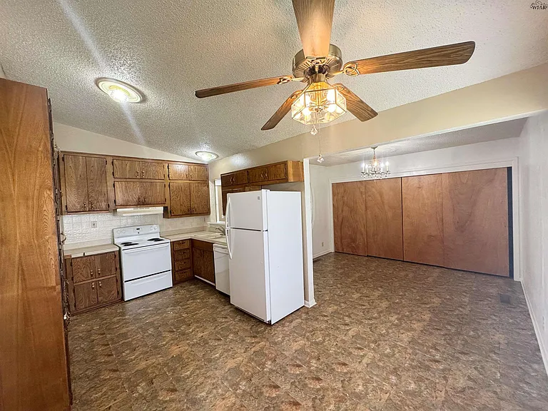 1311 Christine Rd — Photo 4