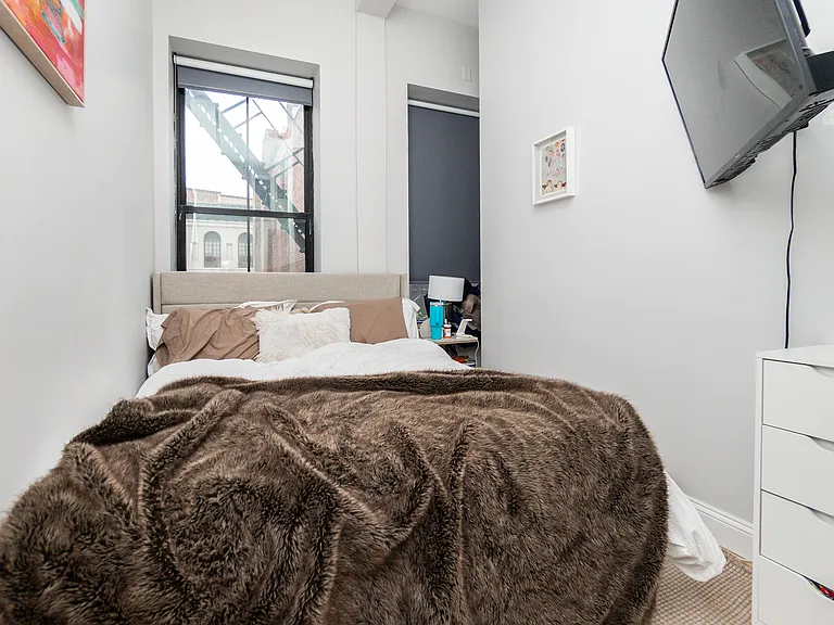 37 Temple Pl — Photo 10
