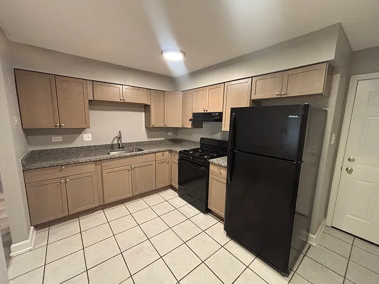 21907 Jeffrey Ave — Photo 5