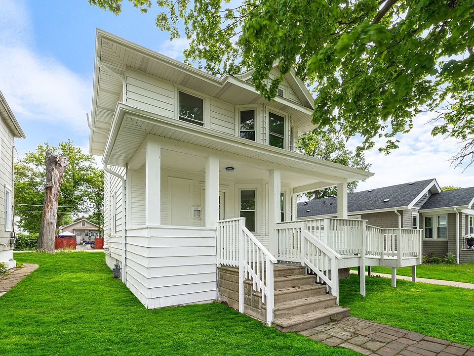 1st image of 1817 Victoria Ave