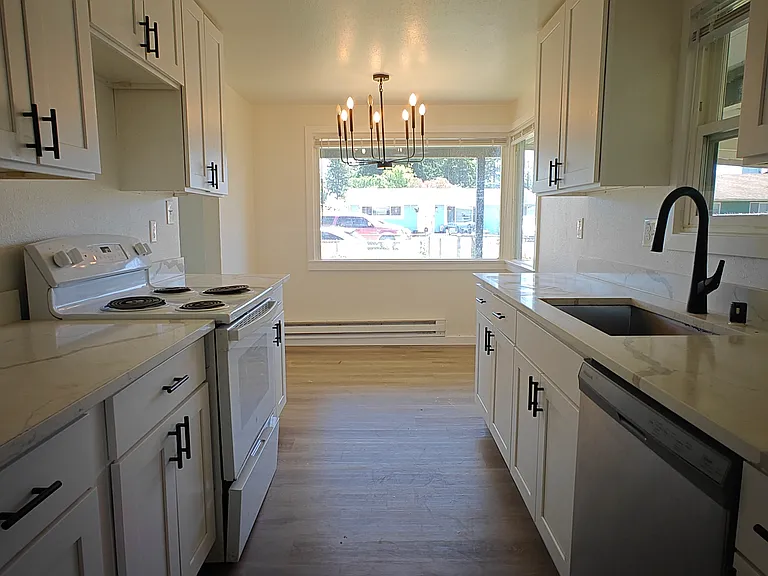 4931 Yew Ln SW — Photo 6
