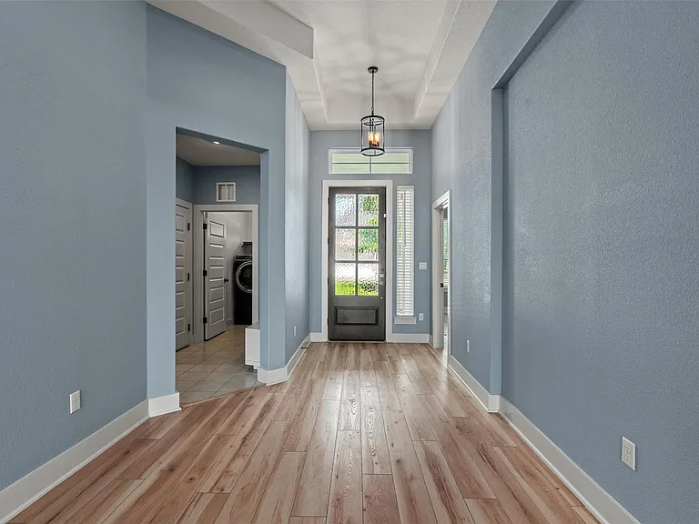 920 Hornsby Holw — Photo 3