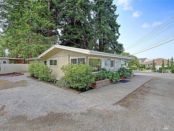 2nd image of 927 NW Camano Dr