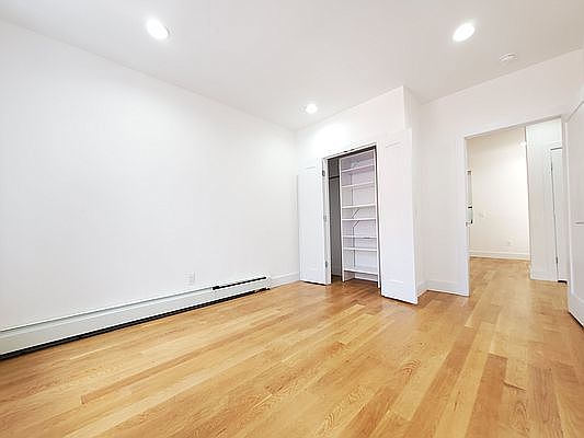 4th image of 56 W 127th St #Grdn1
