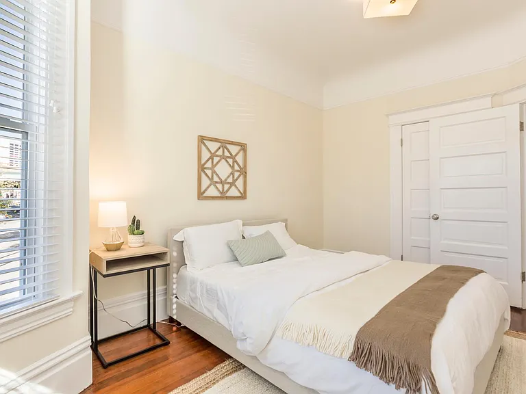 259 S Van Ness Ave — Photo 7