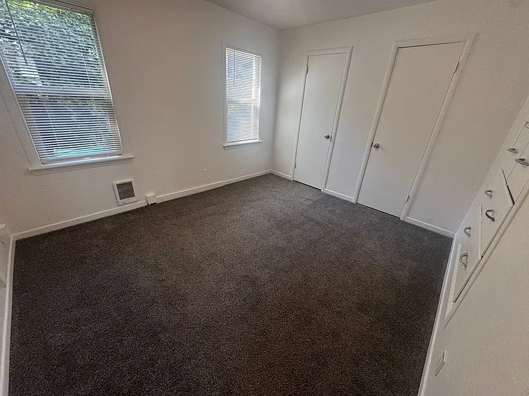 Evergreen Apartments — Photo 6