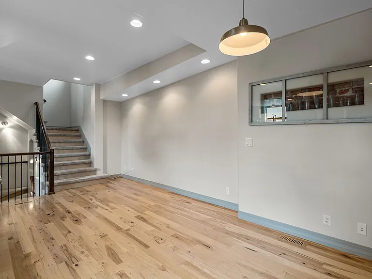 1275 S Clayton St — Photo 14