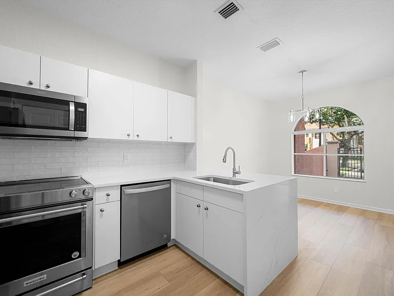 1204 Santa Catalina Ln — Photo 12