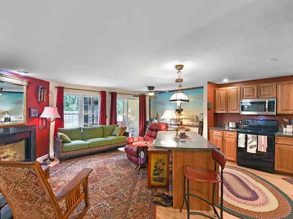 35 Belgian Ln #35, Leominster, MA 01453