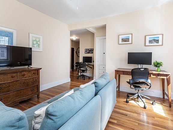 3rd image of 48 Strathmore Rd APT 26