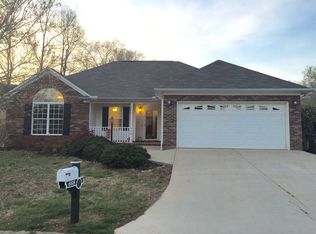668 Shadow Dance Ln, Boiling Springs, SC 29316