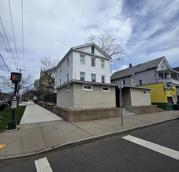 163 Chapel St #33 — Photo 1