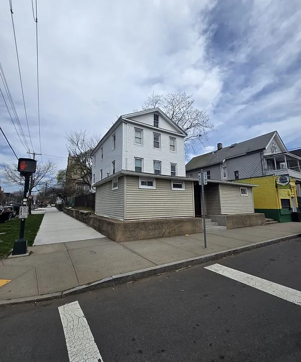 163 Chapel St #33