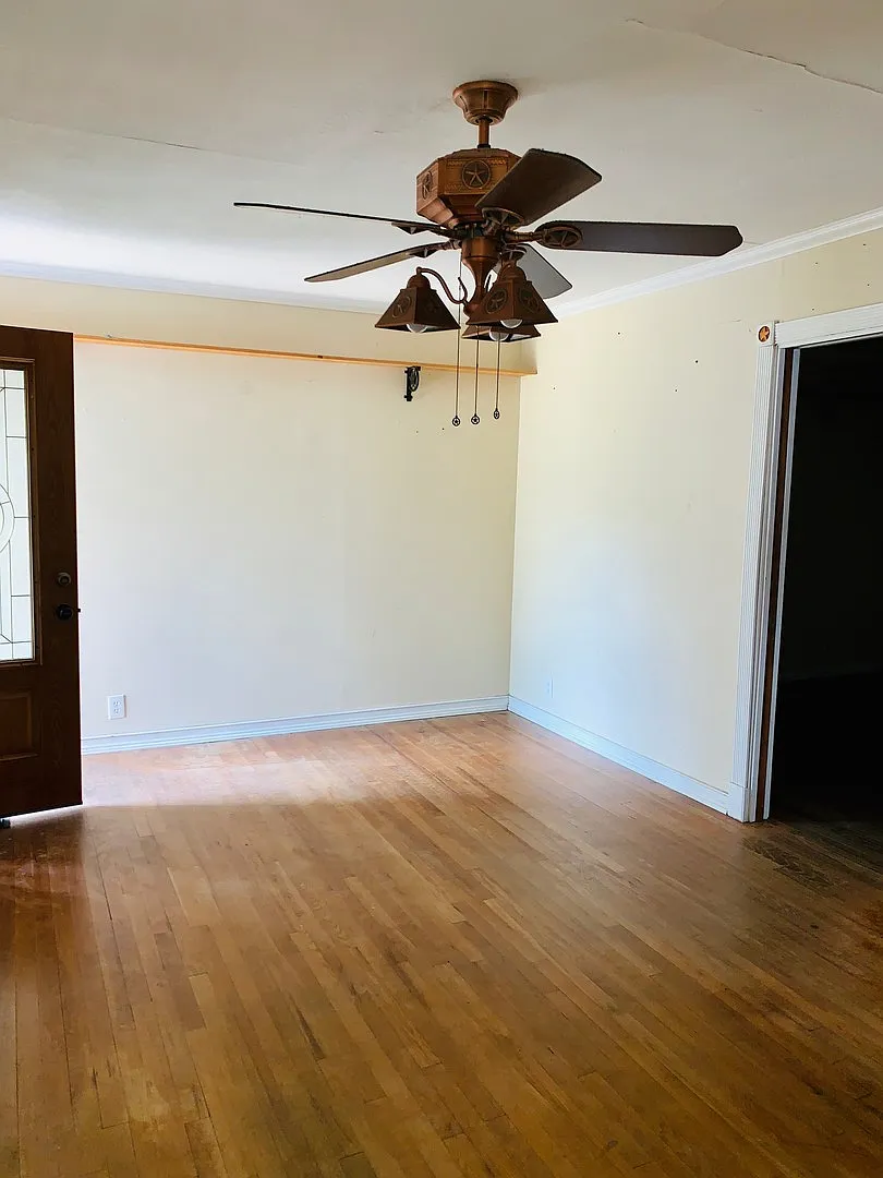 Charming 2-Bedroom Home with Large Backyard, Covered Patio & Workshop-Calallen Area — Photo 2