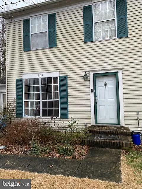 823 Indian Head Ave photo 1