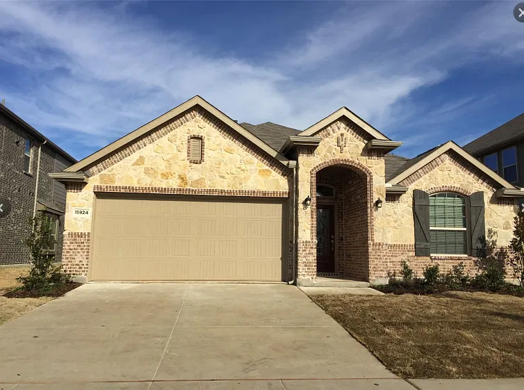 4 bed, 2.5 bath, 2144 sqft, $2,600 — Photo 1