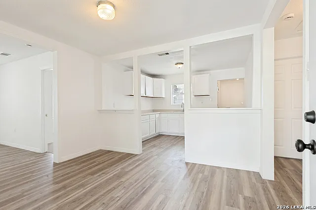 3 bed, 1.0 bath, 1001 sqft, $1,395 — Photo 3